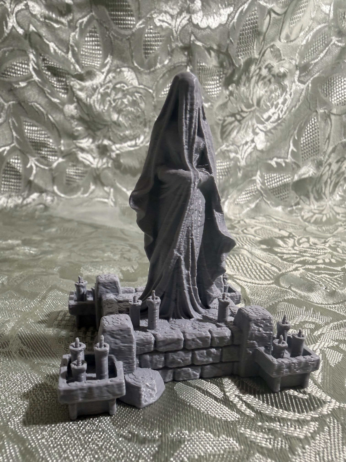 Nightspire Vale - Haunted Statues